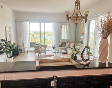 806 E Windward Way - Photo Thumbnail 6