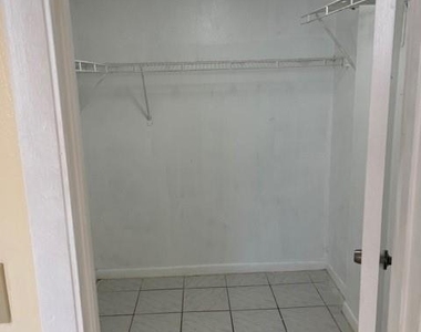 10000 Nw 80th Court - Photo Thumbnail 8