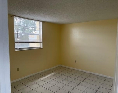 10000 Nw 80th Court - Photo Thumbnail 5