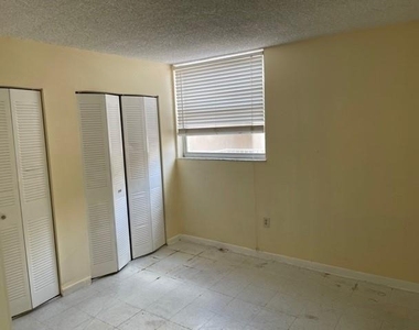 10000 Nw 80th Court - Photo Thumbnail 10