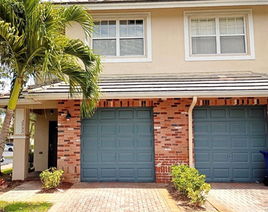2952 Nw 33rd Lane - Photo Thumbnail 5