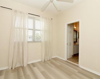 2952 Nw 33rd Lane - Photo Thumbnail 8