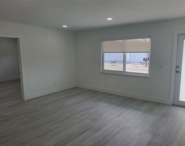 70 Nw 13th Avenue - Photo Thumbnail 2