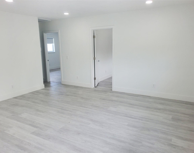 70 Nw 13th Avenue - Photo Thumbnail 3