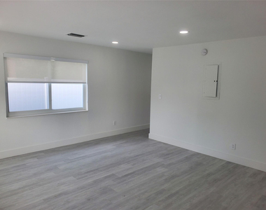 70 Nw 13th Avenue - Photo Thumbnail 5