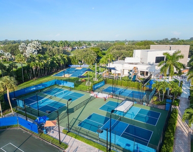 7370 Orangewood Lane - Photo Thumbnail 19