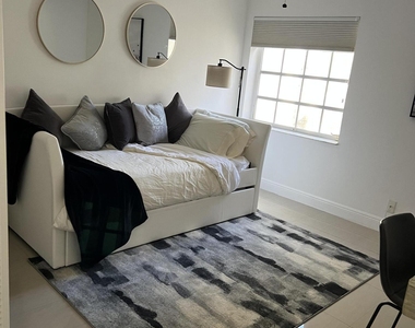 7370 Orangewood Lane - Photo Thumbnail 4