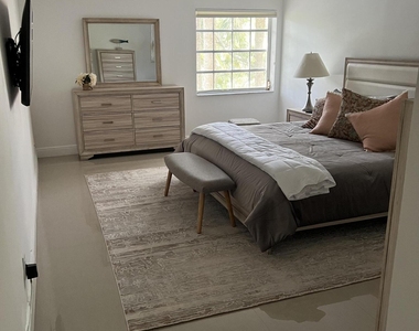 7370 Orangewood Lane - Photo Thumbnail 14