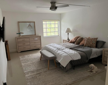 7370 Orangewood Lane - Photo Thumbnail 5