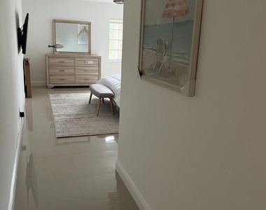 7370 Orangewood Lane - Photo Thumbnail 13
