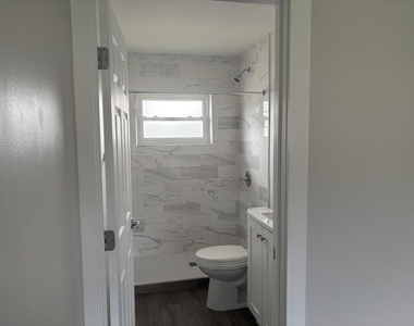 2930 Crosley Drive E - Photo Thumbnail 6