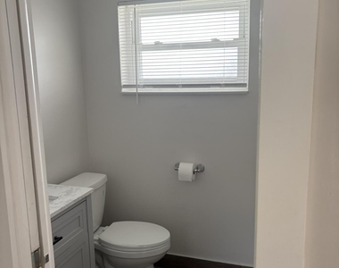 2930 Crosley Drive E - Photo Thumbnail 8