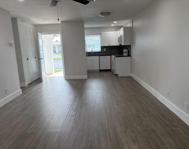 2930 Crosley Drive E - Photo Thumbnail 9