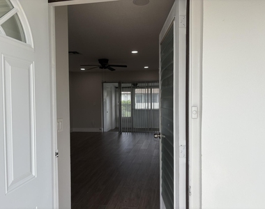 2930 Crosley Drive E - Photo Thumbnail 2