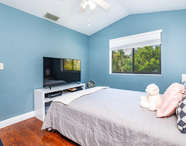 740 Se 1st Way - Photo Thumbnail 25