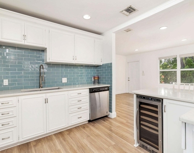 6312 Garden Avenue - Photo Thumbnail 9