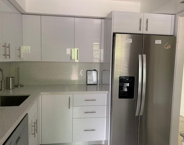 2850 N Palm Aire Drive - Photo Thumbnail 3