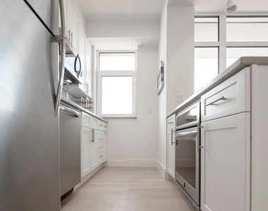 87 Rogers Avenue - Photo Thumbnail 3
