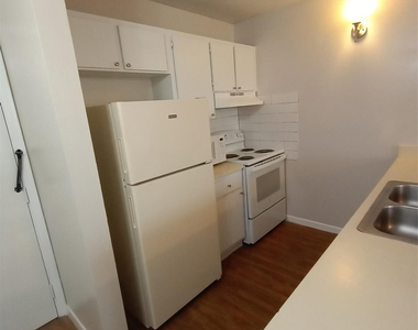 2771 Riverside Drive - Photo Thumbnail 6