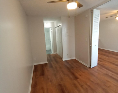 2771 Riverside Drive - Photo Thumbnail 10