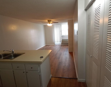 2771 Riverside Drive - Photo Thumbnail 4