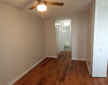 2771 Riverside Drive - Photo Thumbnail 9