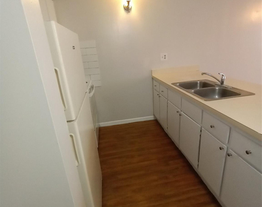 2771 Riverside Drive - Photo Thumbnail 5