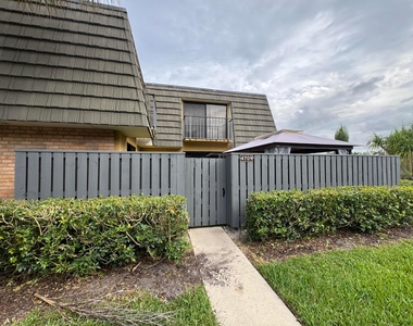 4709 47th Way - Photo Thumbnail 1