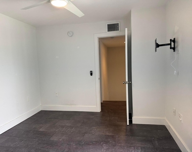 4709 47th Way - Photo Thumbnail 19