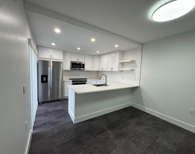 4709 47th Way - Photo Thumbnail 6