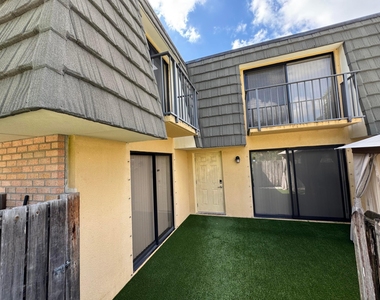 4709 47th Way - Photo Thumbnail 3