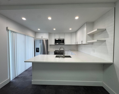 4709 47th Way - Photo Thumbnail 7