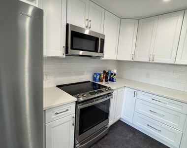 4709 47th Way - Photo Thumbnail 9