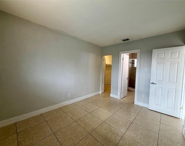 1023 Nw 1st Avenue - Photo Thumbnail 12