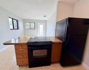 1023 Nw 1st Avenue - Photo Thumbnail 5