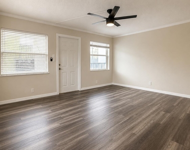 611 Ne 14th Avenue - Photo Thumbnail 3