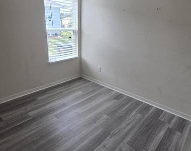 1832 Sw Cameo Boulevard - Photo Thumbnail 2