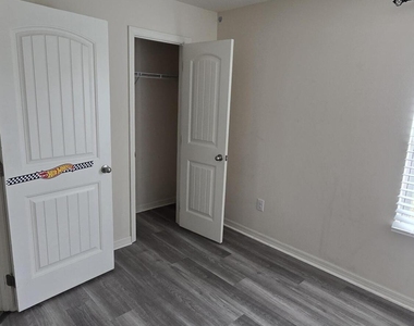 1832 Sw Cameo Boulevard - Photo Thumbnail 3