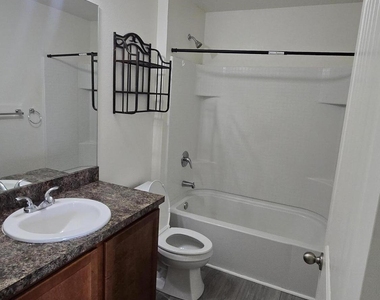 1832 Sw Cameo Boulevard - Photo Thumbnail 1