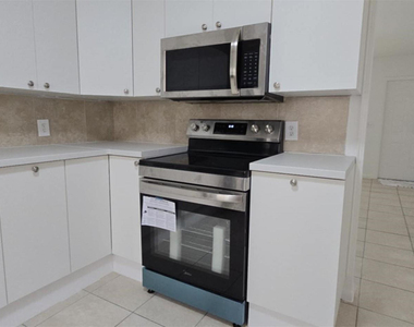 255 Sw 12th Street - Photo Thumbnail 8