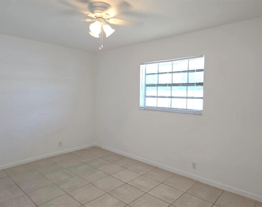 255 Sw 12th Street - Photo Thumbnail 18