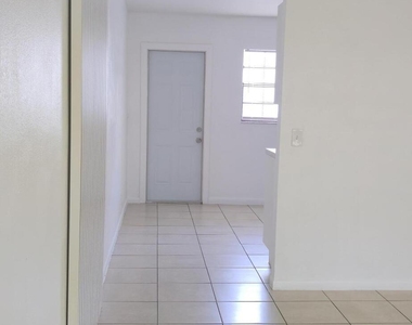 255 Sw 12th Street - Photo Thumbnail 23