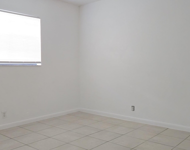 255 Sw 12th Street - Photo Thumbnail 22