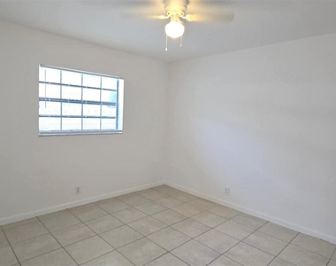 255 Sw 12th Street - Photo Thumbnail 16