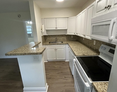 921 Ne 17th Avenue - Photo Thumbnail 2