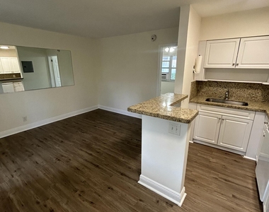 921 Ne 17th Avenue - Photo Thumbnail 1