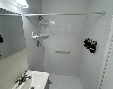 921 Ne 17th Avenue - Photo Thumbnail 7