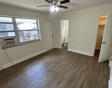 921 Ne 17th Avenue - Photo Thumbnail 6