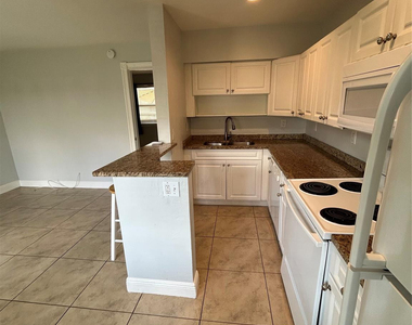 921 Ne 17th Avenue - Photo Thumbnail 3