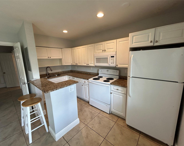 921 Ne 17th Avenue - Photo Thumbnail 1